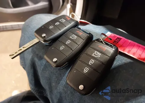 2019 Kia Sorento 2.4L Lx z USA, uszkodzony, nr VIN 5XYPGDA38KG575051